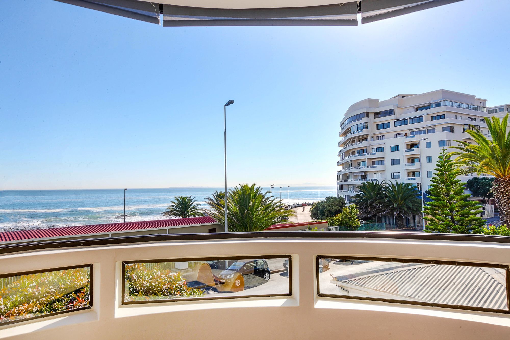 Backup Powered Sea View On The Promenade